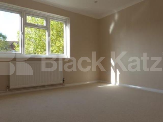 			BRAND NEW REFURBISHMENT!! EARLY VIEWINGS STRONGLY ADVISED!!N10, 2 Bedroom, 1 bath, 1 reception Flat			 Martins Walk, Muswell Hill