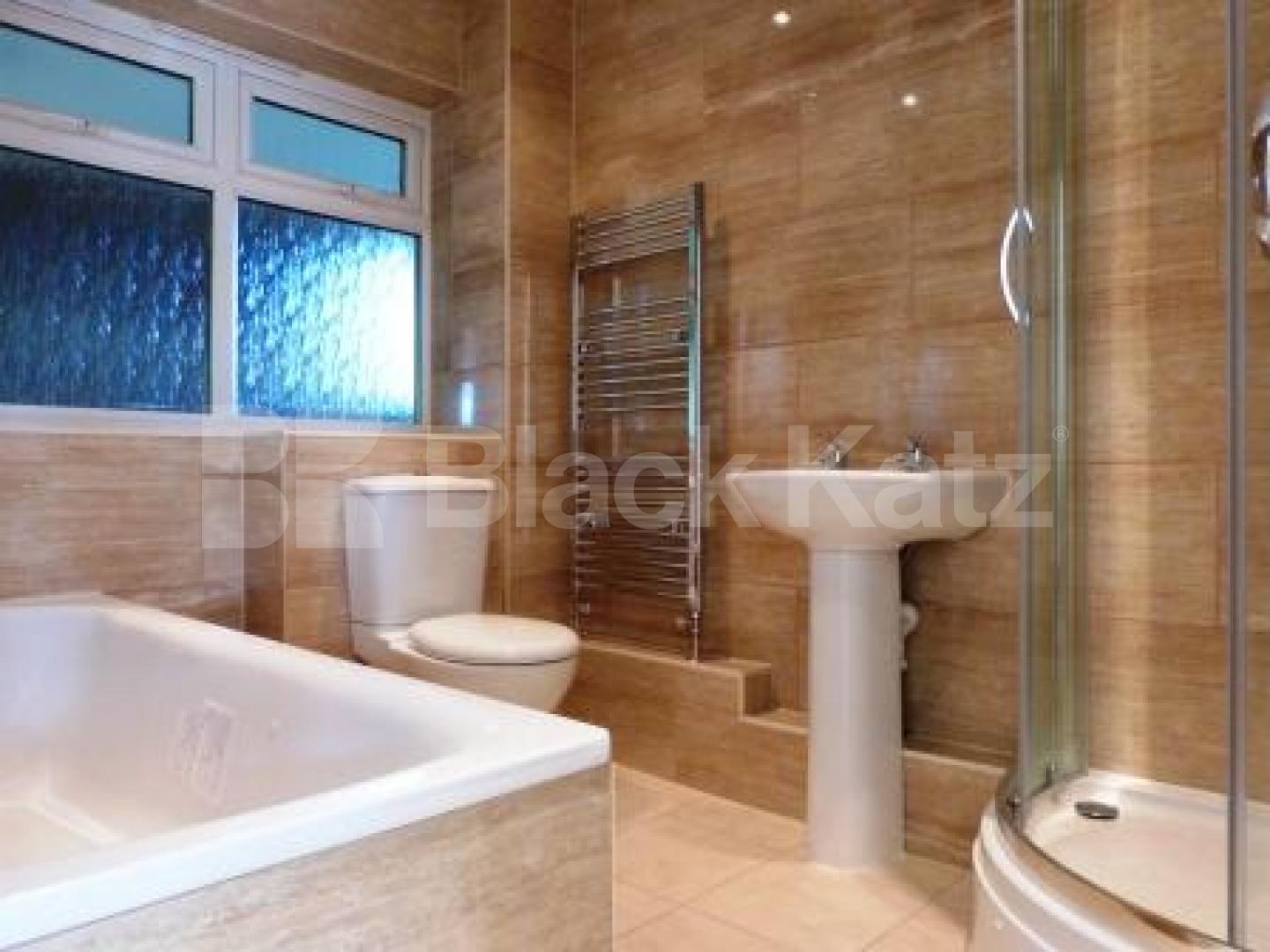 			BRAND NEW REFURBISHMENT!! EARLY VIEWINGS STRONGLY ADVISED!!N10, 2 Bedroom, 1 bath, 1 reception Flat			 Martins Walk, Muswell Hill