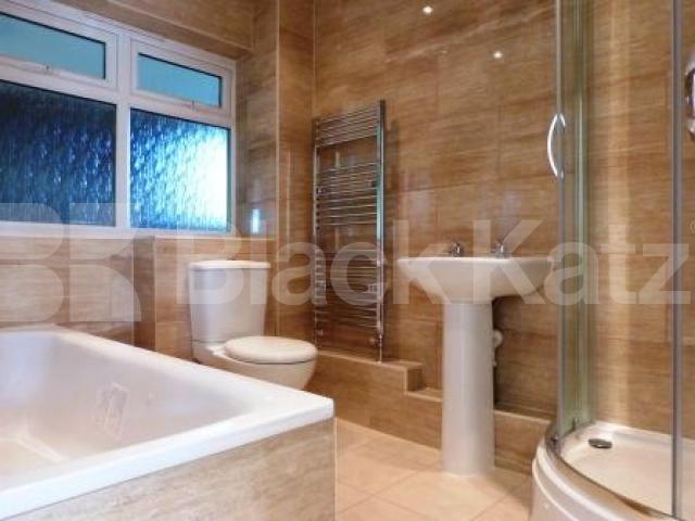 			BRAND NEW REFURBISHMENT!! EARLY VIEWINGS STRONGLY ADVISED!!N10, 2 Bedroom, 1 bath, 1 reception Flat			 Martins Walk, Muswell Hill