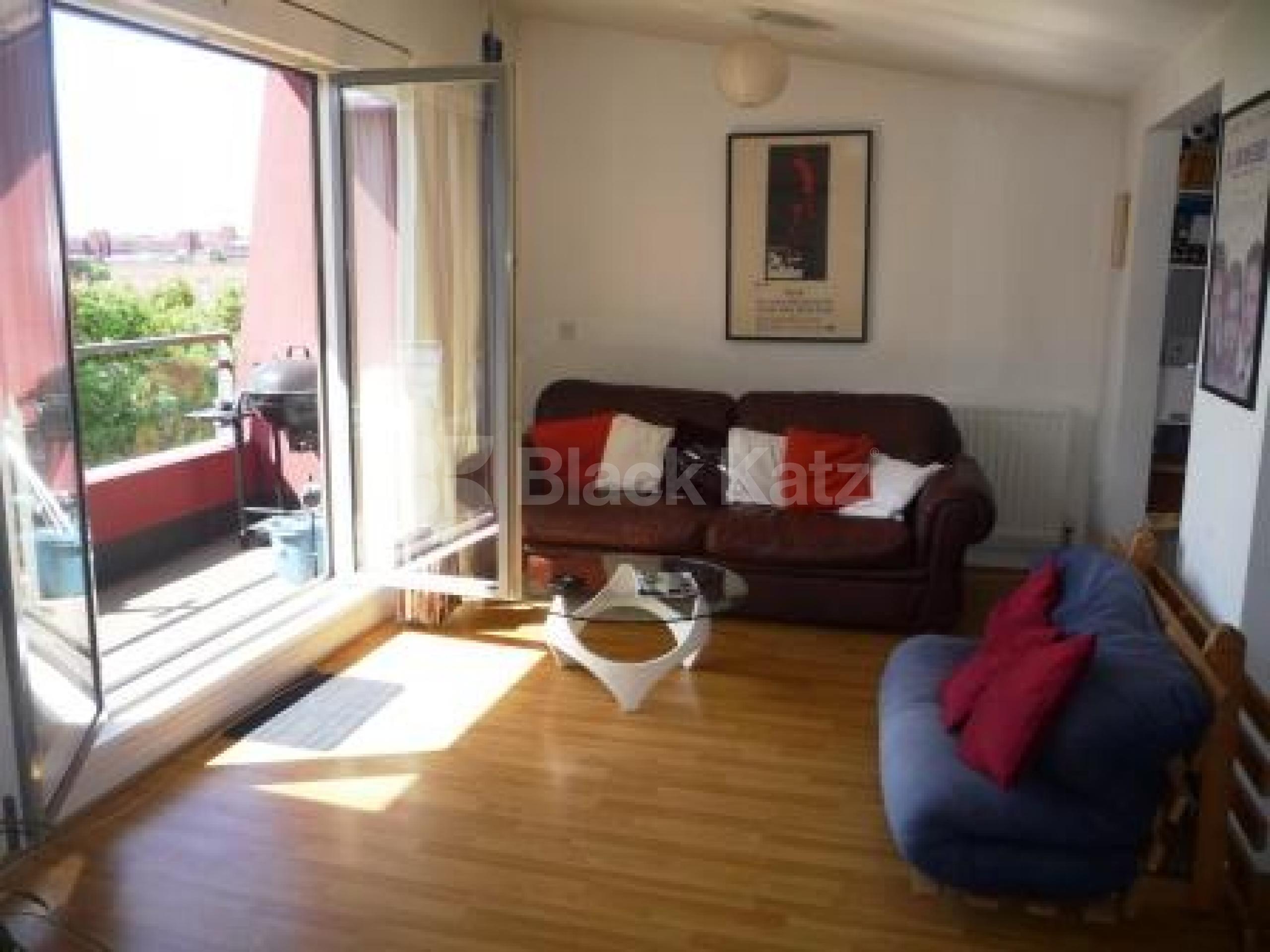 			2 Bedroom, 1 bath, 1 reception Penthouse			 Winkfield Road, WOOD GREEN N22