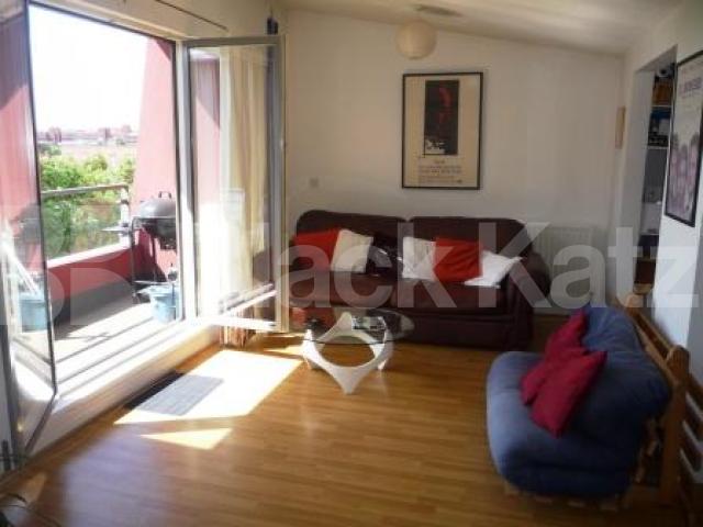 			2 Bedroom, 1 bath, 1 reception Penthouse			 Winkfield Road, WOOD GREEN