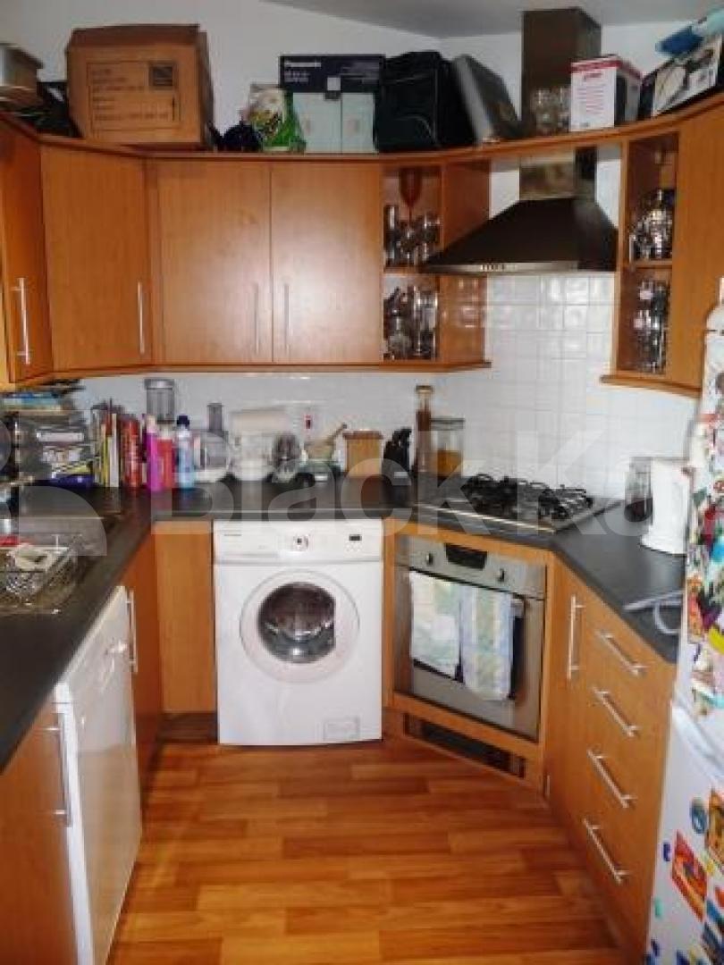 			2 Bedroom, 1 bath, 1 reception Penthouse			 Winkfield Road, WOOD GREEN