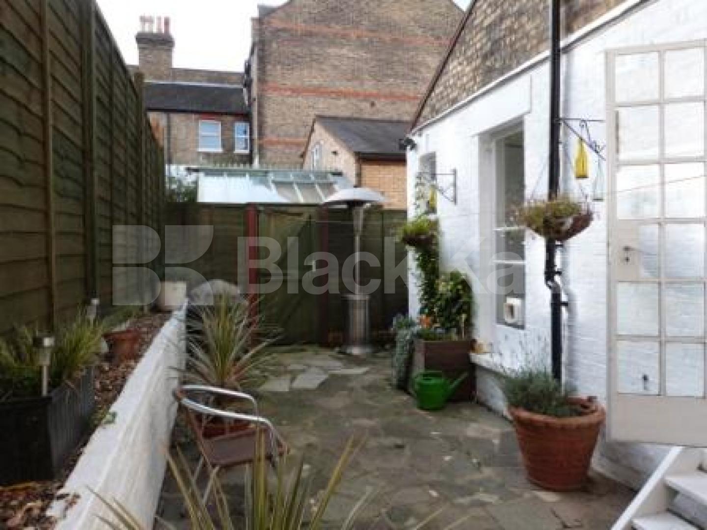 			MUST SEE, 3 Bedroom, 1 bath, 1 reception Flat			 Womersley Road, Crouch End