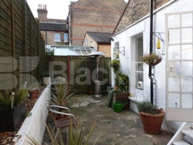 			MUST SEE, 3 Bedroom, 1 bath, 1 reception Flat			 Womersley Road, Crouch End