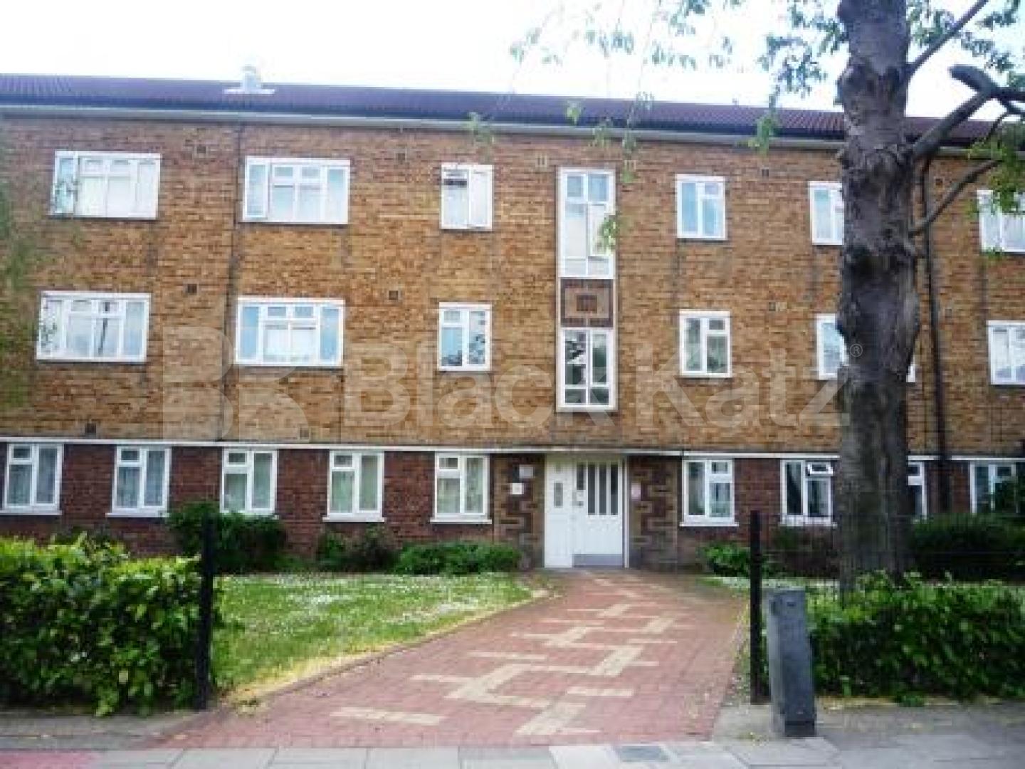 			3 Bedroom, 1 bath, 1 reception Flat			 Lordship Lane, WOOD GREEN