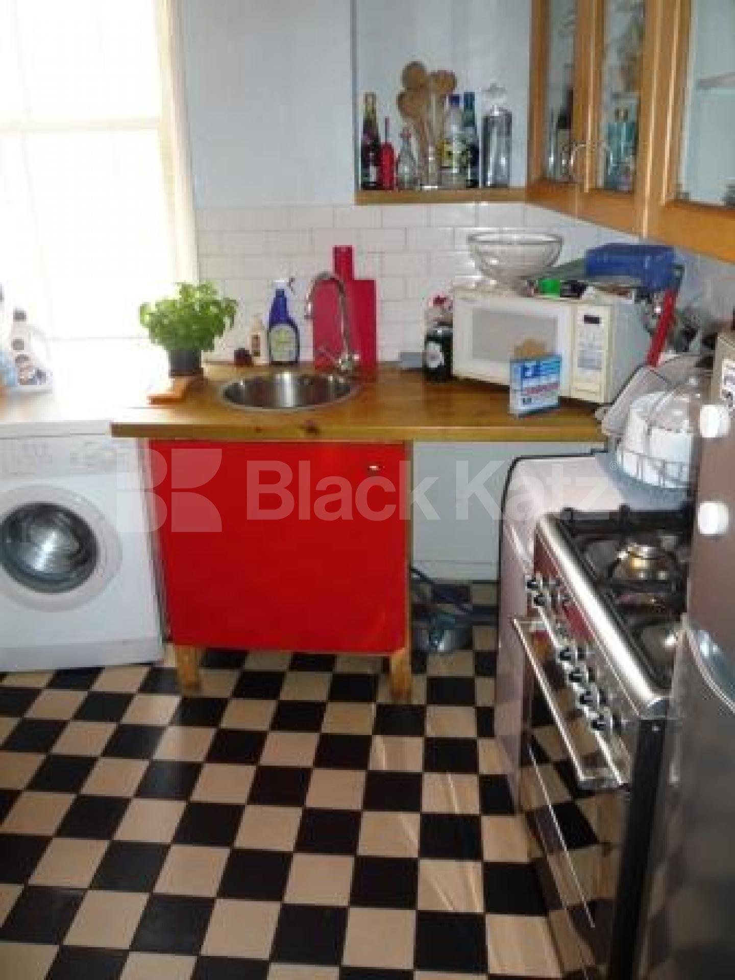 			2 Bedroom, 1 bath, 1 reception Flat			 Weston Park, CROUCH END N8