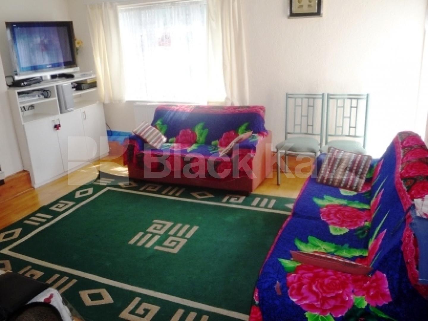 			LET!, 4 Bedroom, 1 bath, 1 reception Flat			 Kelland Close, Park Road, CROUCH END