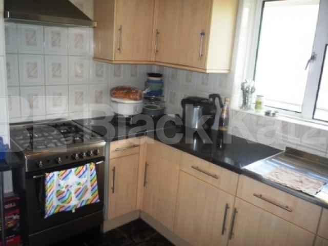 			LET!, 4 Bedroom, 1 bath, 1 reception Flat			 Kelland Close, Park Road, CROUCH END