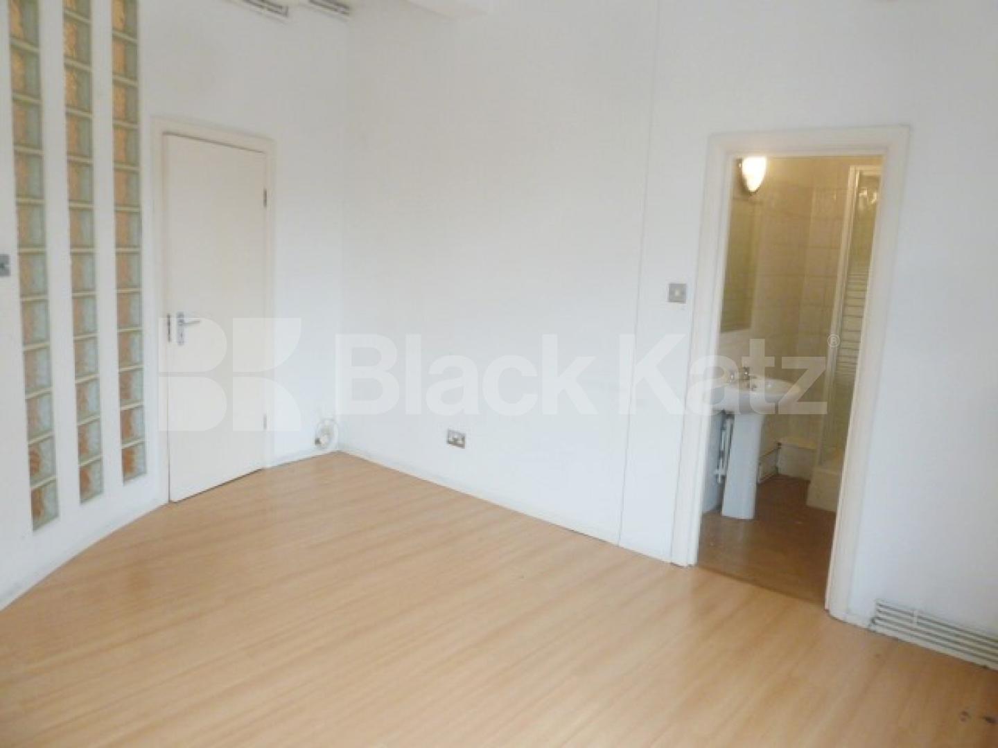 			WAREHOUSE CONVERSION IN CLERKENWELL-OLD STREET-SHOREDITCH, 2 Bedroom, 1 bath, 1 reception Flat			 BRITANNIA LOFTS-BANNER STREET, CLERKENWELL-OLD STREET-SHOREDITCH