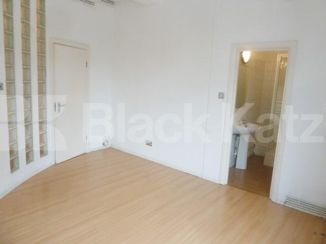 			WAREHOUSE CONVERSION IN CLERKENWELL-OLD STREET-SHOREDITCH, 2 Bedroom, 1 bath, 1 reception Flat			 BRITANNIA LOFTS-BANNER STREET, CLERKENWELL-OLD STREET-SHOREDITCH