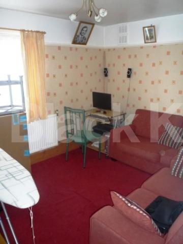 			LET!, 4 Bedroom, 1 bath, 1 reception Flat			 Kelland Close, Park Road, CROUCH END