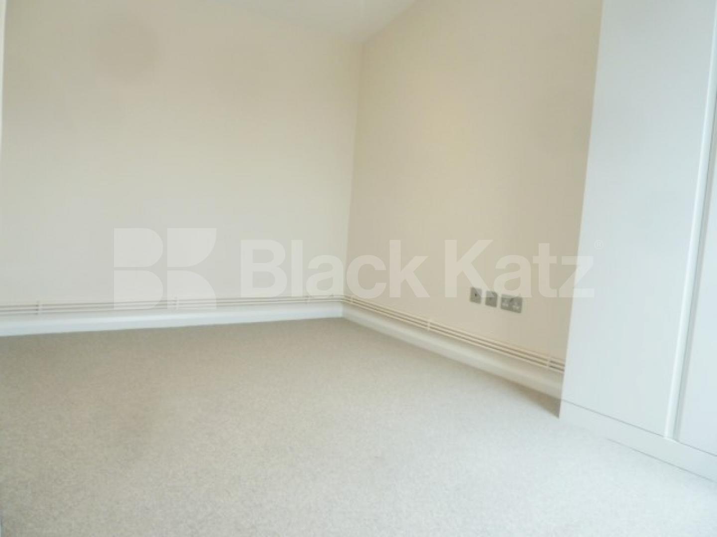 			SPACIOUS WAREHOUSE CONVERSION, 1 Bedroom, 1 bath, 1 reception Flat			 Dove Road, ISLINGTON/CANONBURY N1