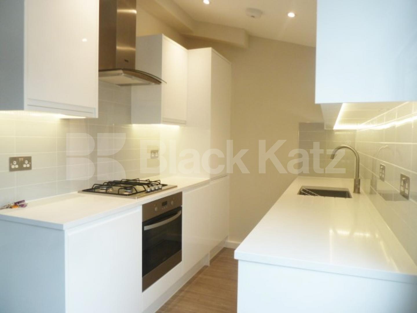 			SPACIOUS WAREHOUSE CONVERSION, 1 Bedroom, 1 bath, 1 reception Flat			 Dove Road, ISLINGTON/CANONBURY N1