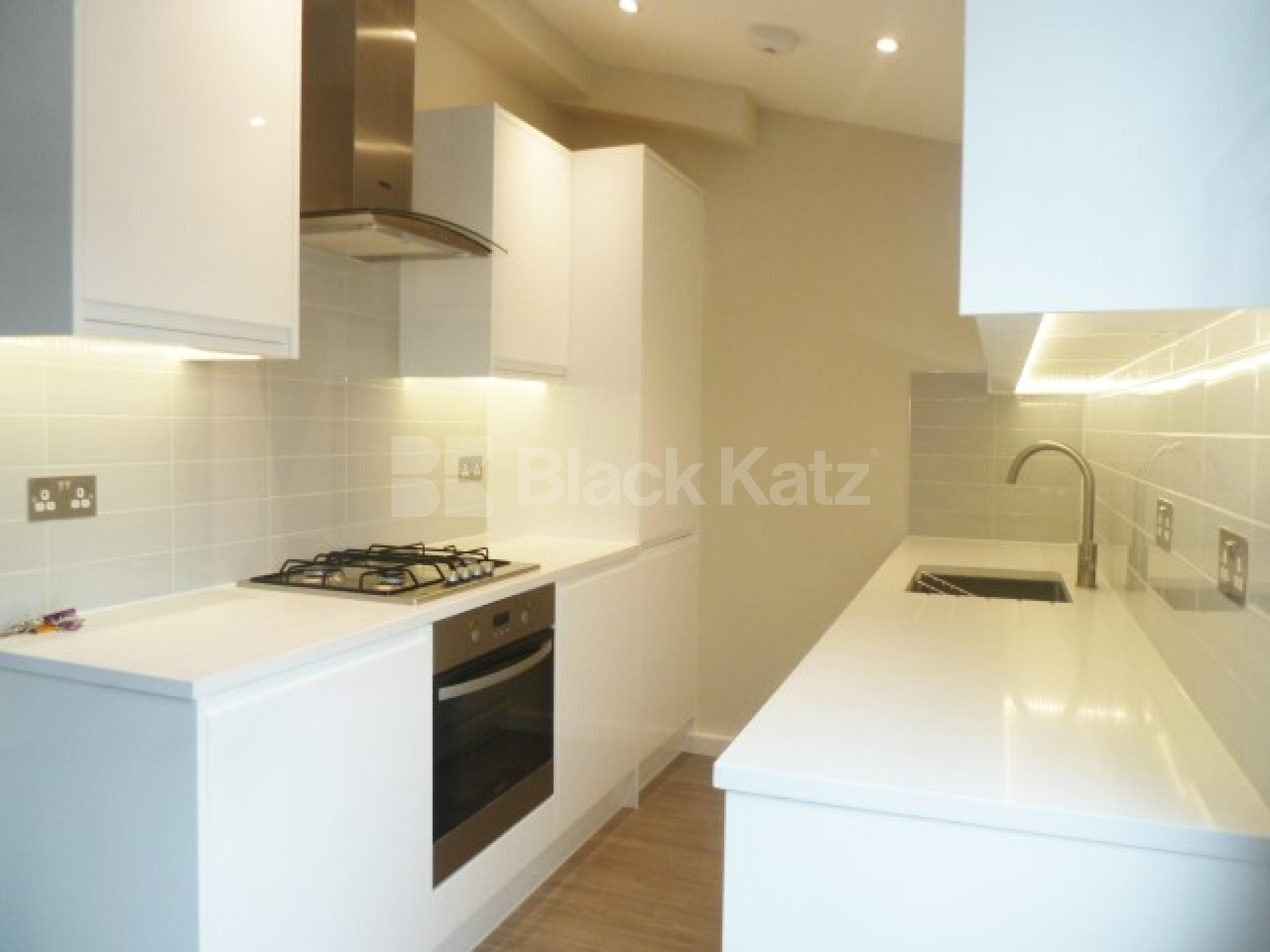 			SPACIOUS WAREHOUSE CONVERSION, 1 Bedroom, 1 bath, 1 reception Flat			 Dove Road, ISLINGTON/CANONBURY N1 N1