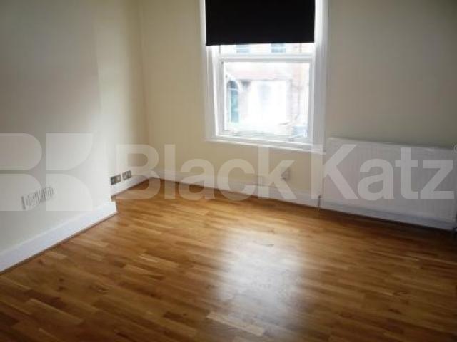 			2 Bedroom, 1 bath, 1 reception Flat			 Hornsey Park Road, Hornsey