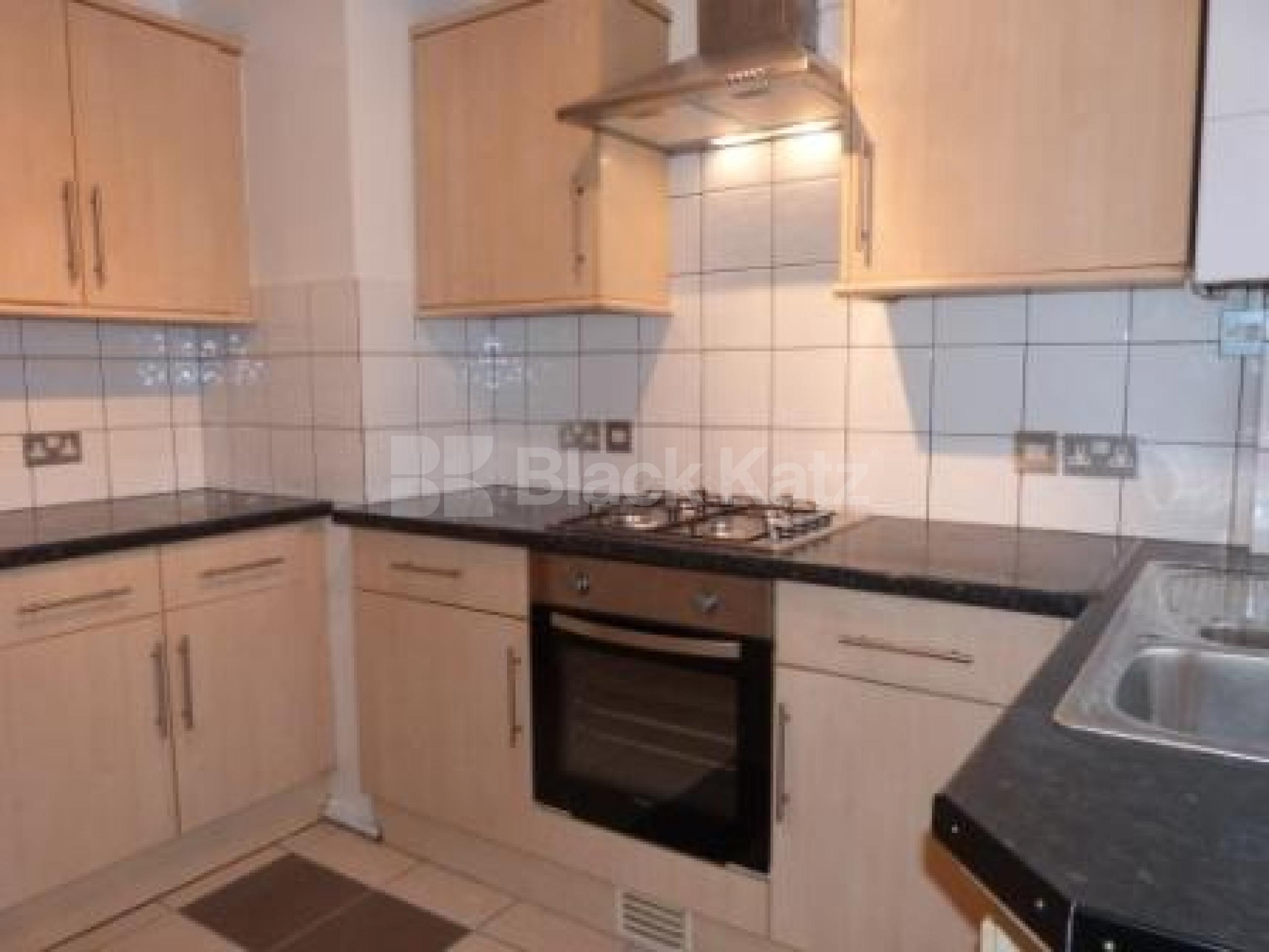 			5 Bedroom, 1 bath, 1 reception Flat			 Church Lane, CROUCH END N8 N8