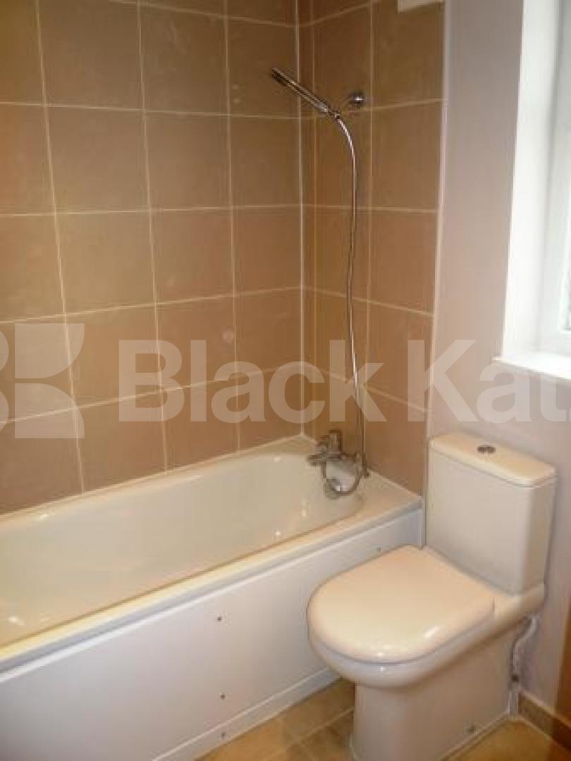 			2 Bedroom, 1 bath, 1 reception Flat			 Hornsey Park Road, Hornsey