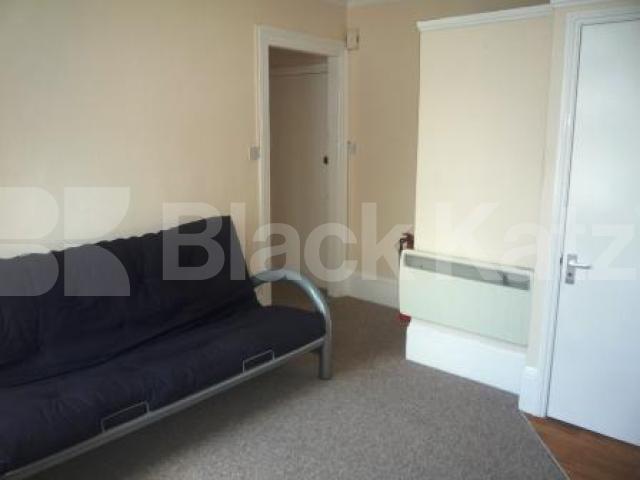 			Studio Apartment, 1 bath, 1 reception Studio			 Crouch Hill, CROUCH END