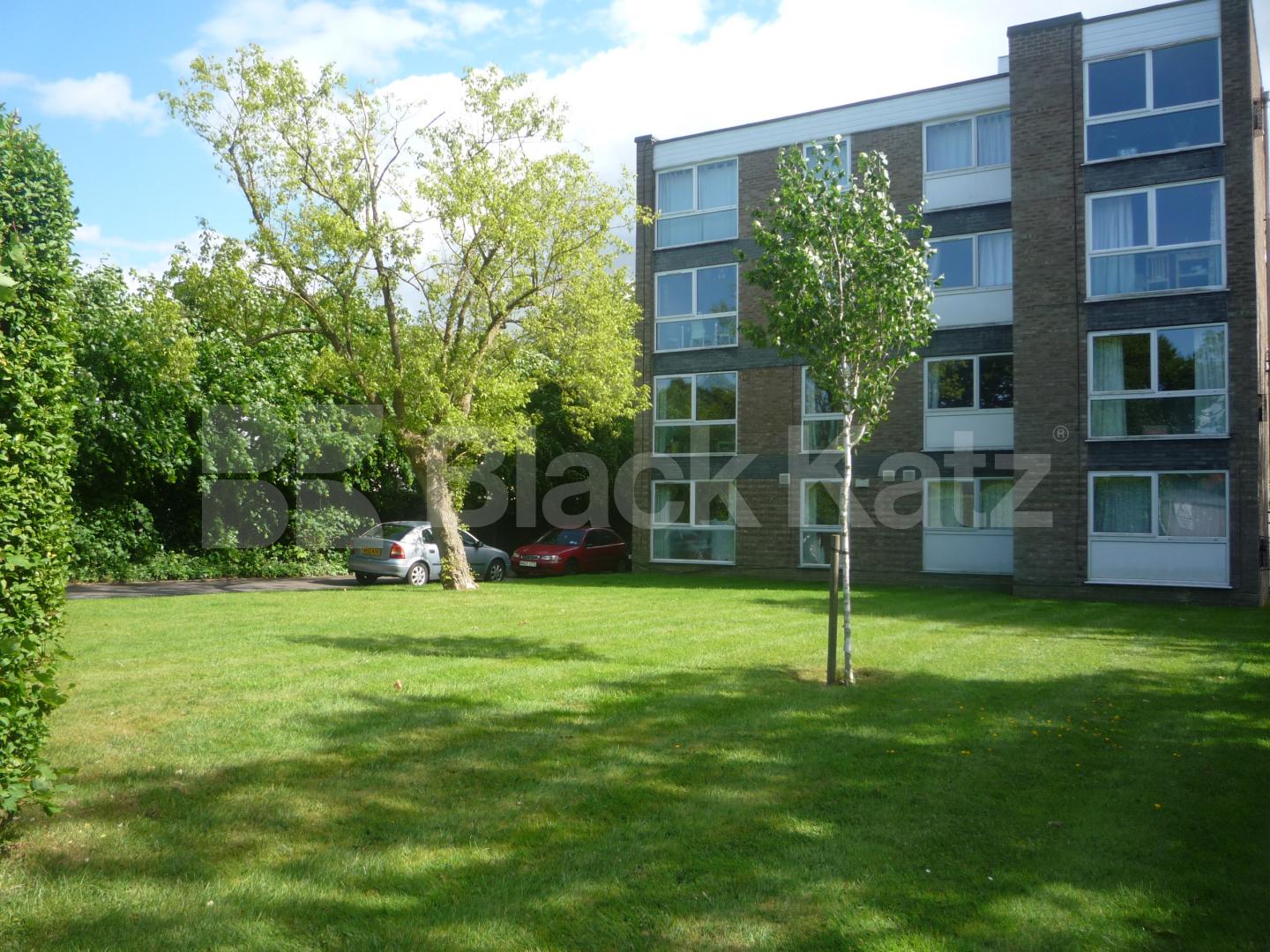 			1 Bedroom, 1 bath, 1 reception Flat			 Fortis Green, FORTIS GREEN