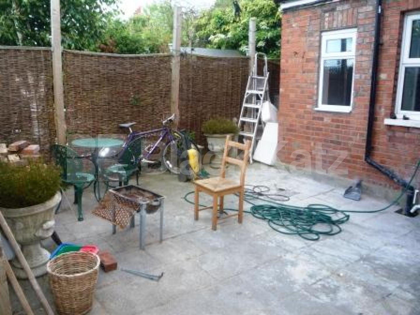 			Studio Apartment, 1 bath, 1 reception Studio			 Colney Hatch Lane, MUSWELL HILL N10