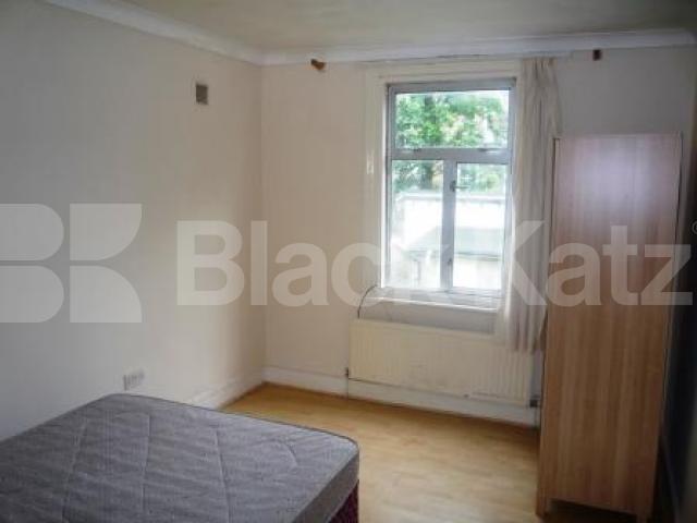 			GREAT HOUSE!, 5 Bedroom, 1 bath, 1 reception House			 Sydney Road, HARRINGAY LADDER