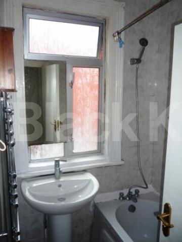 			GREAT HOUSE!, 5 Bedroom, 1 bath, 1 reception House			 Sydney Road, HARRINGAY LADDER