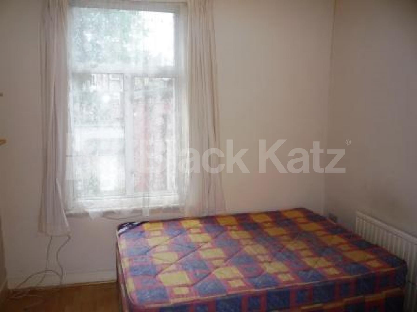 			GREAT HOUSE!, 5 Bedroom, 1 bath, 1 reception House			 Sydney Road, HARRINGAY LADDER