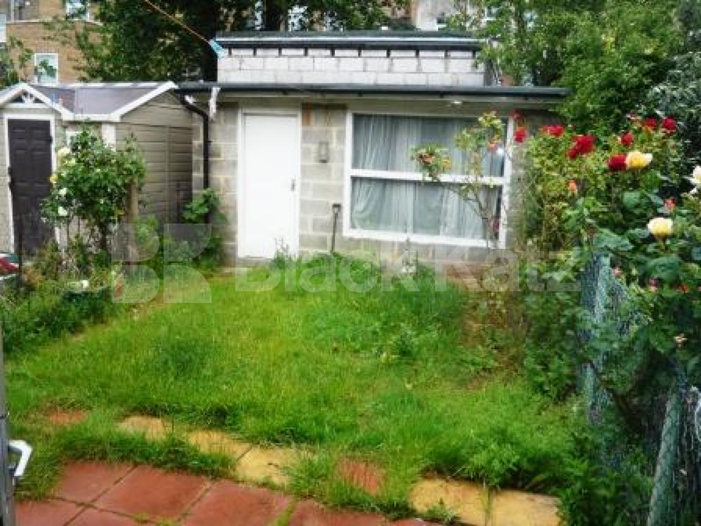 			GREAT HOUSE!, 5 Bedroom, 1 bath, 1 reception House			 Sydney Road, HARRINGAY LADDER