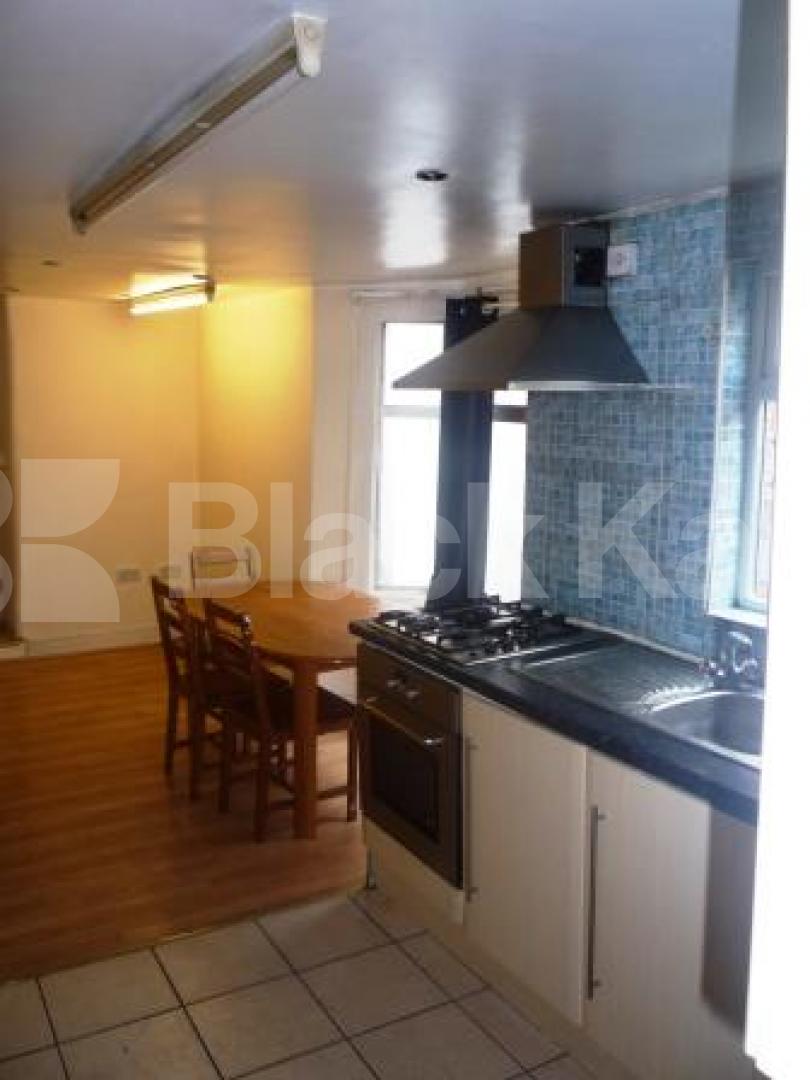 			GREAT HOUSE!, 5 Bedroom, 1 bath, 1 reception House			 Sydney Road, HARRINGAY LADDER