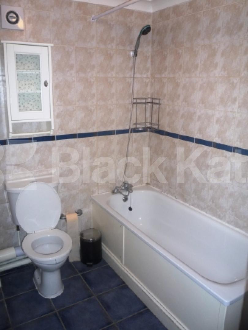 			1 Bedroom, 1 bath, 1 reception Flat			 WOODSIDE GROVE, WOODSIDE PARK