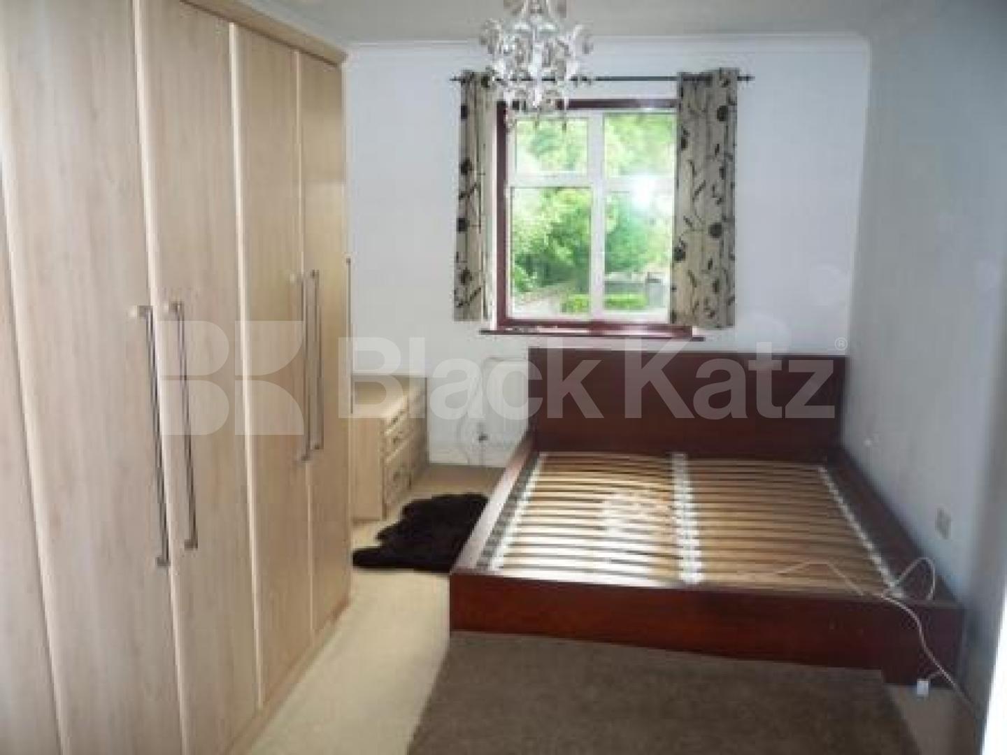			1 Bedroom, 1 bath, 1 reception Flat			 WOODSIDE GROVE, WOODSIDE PARK