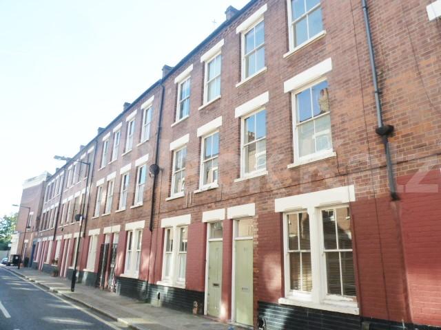 			4 BEDROOM TERRACED HOUSE WITH PRIVATE GARDEN, 4 Bedroom, 1 bath, 1 reception Terraced House			 CANROBERT STREET, BETHNAL GREEN-HACKNEY