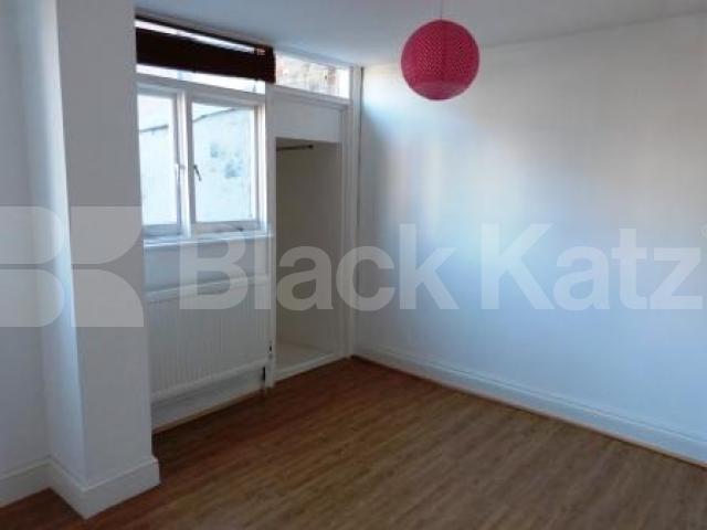 			1 MONTH DEPOSIT, 2 Bedroom, 1 bath, 1 reception Flat			 Middle Lane, Crouch End