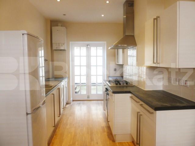 			4 BEDROOM TERRACED HOUSE WITH PRIVATE GARDEN, 4 Bedroom, 1 bath, 1 reception Terraced House			 CANROBERT STREET, BETHNAL GREEN-HACKNEY