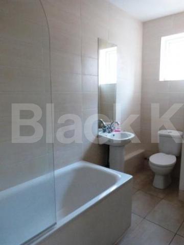 			1 MONTH DEPOSIT, 2 Bedroom, 1 bath, 1 reception Flat			 Middle Lane, Crouch End