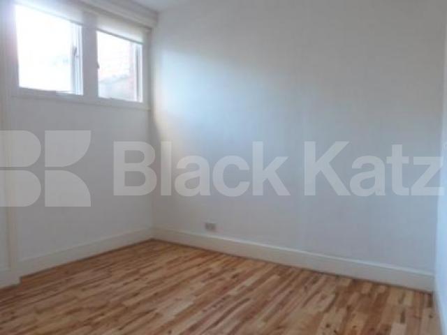 			1 MONTH DEPOSIT, 2 Bedroom, 1 bath, 1 reception Flat			 Middle Lane, Crouch End