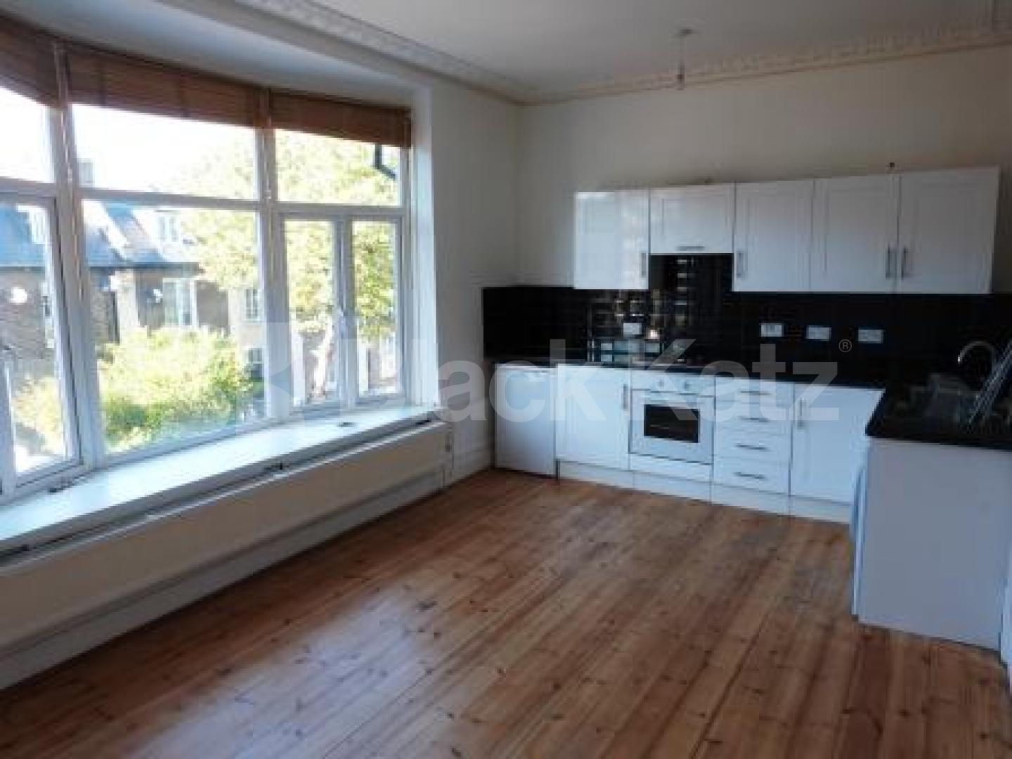 			1 MONTH DEPOSIT, 2 Bedroom, 1 bath, 1 reception Flat			 Middle Lane, Crouch End