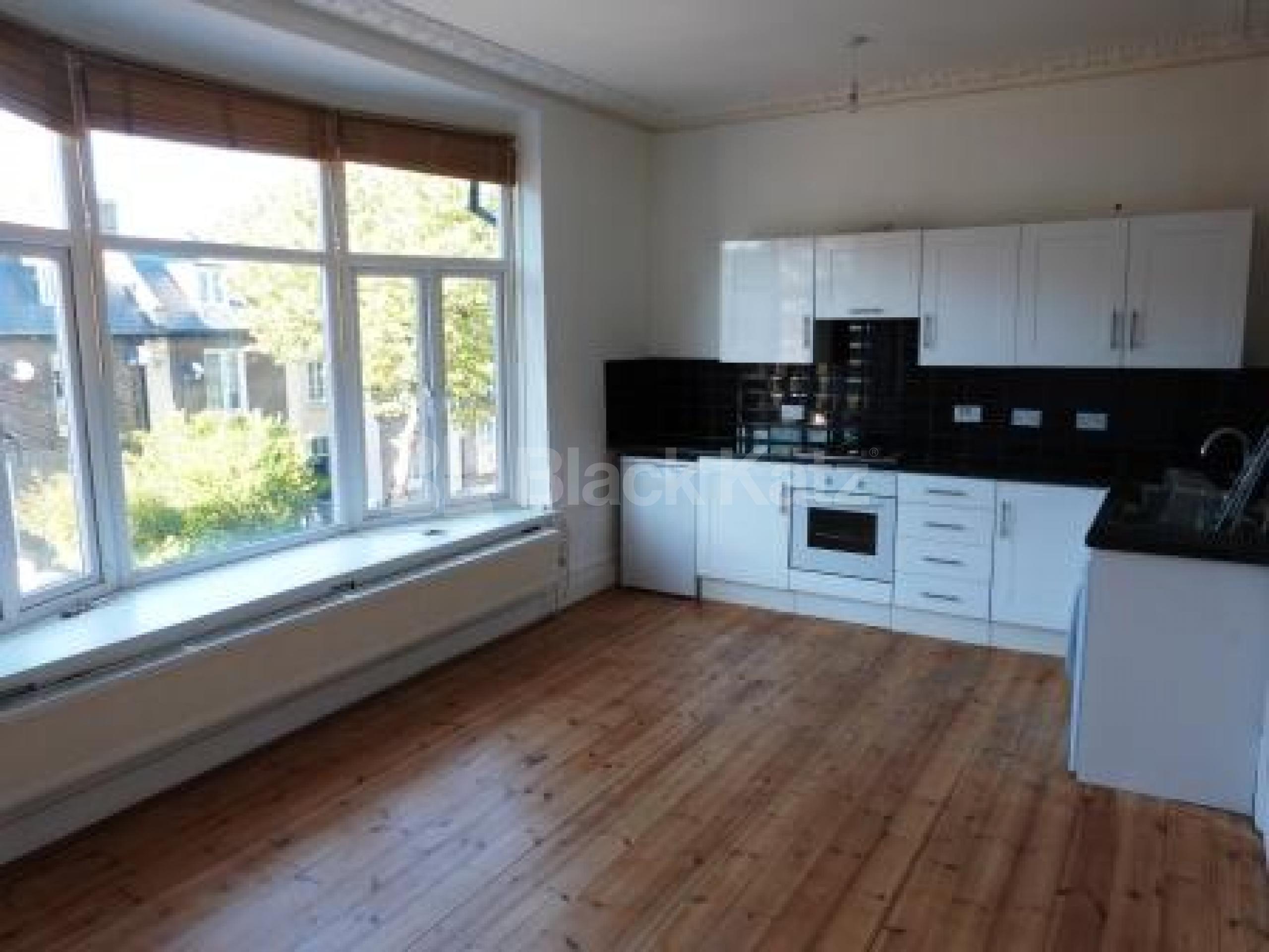 			1 MONTH DEPOSIT, 2 Bedroom, 1 bath, 1 reception Flat			 Middle Lane, Crouch End n8