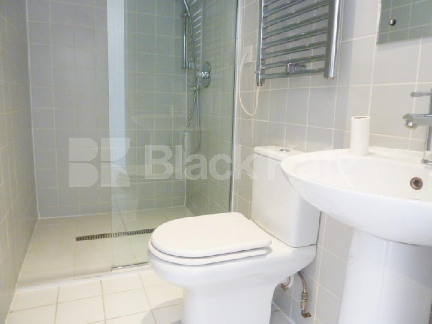 			4 BEDROOM TERRACED HOUSE WITH PRIVATE GARDEN, 4 Bedroom, 1 bath, 1 reception Terraced House			 CANROBERT STREET, BETHNAL GREEN-HACKNEY