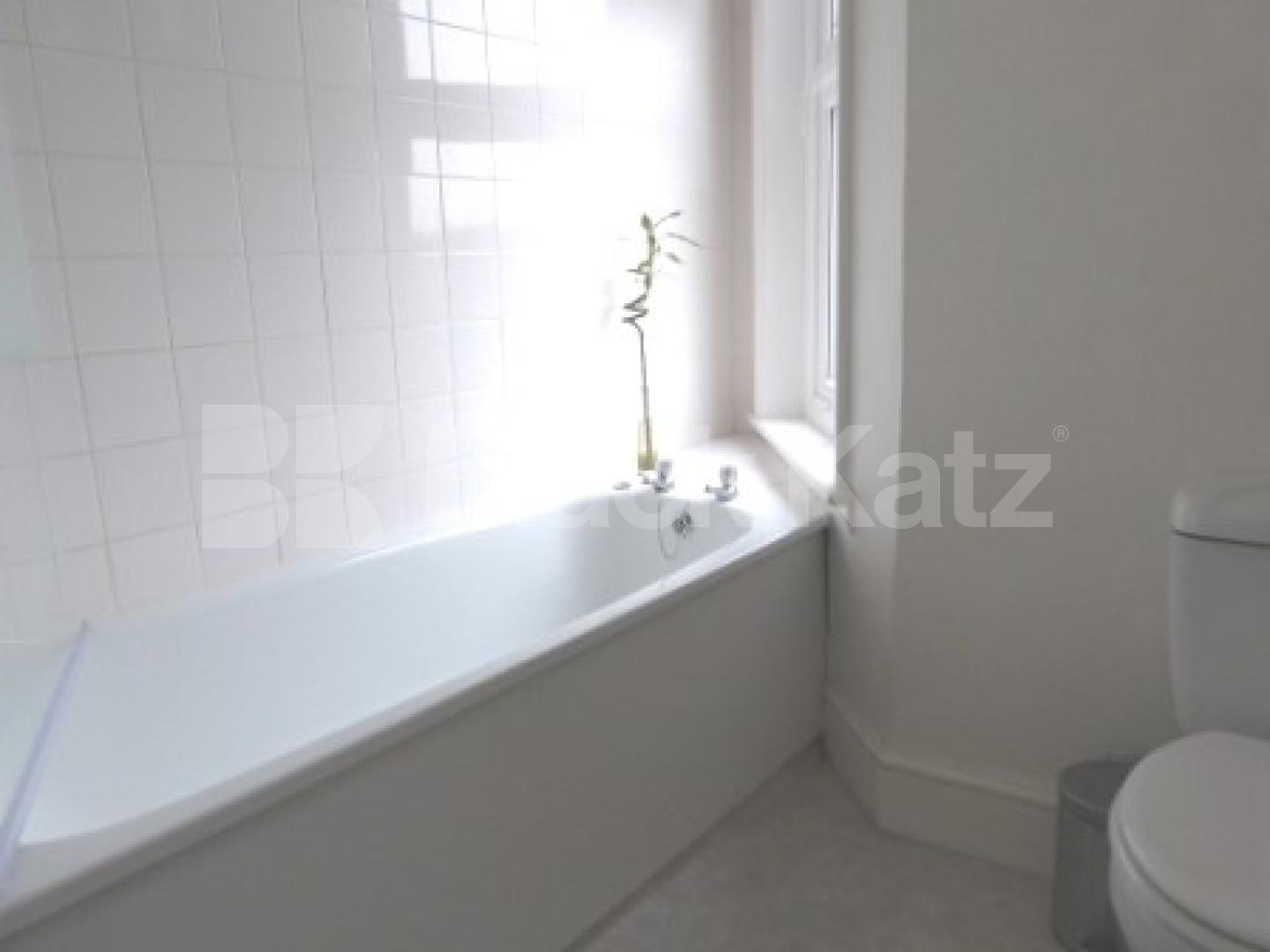 			NEW INSTRUCTION!, 2 Bedroom, 1 bath, 1 reception Flat			 Muswell Hill Broadway, Muswell Hill