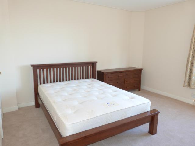 			4 Bedroom, 1 bath, 1 reception Flat			 Adelaide Road, SWISS COTTAGE