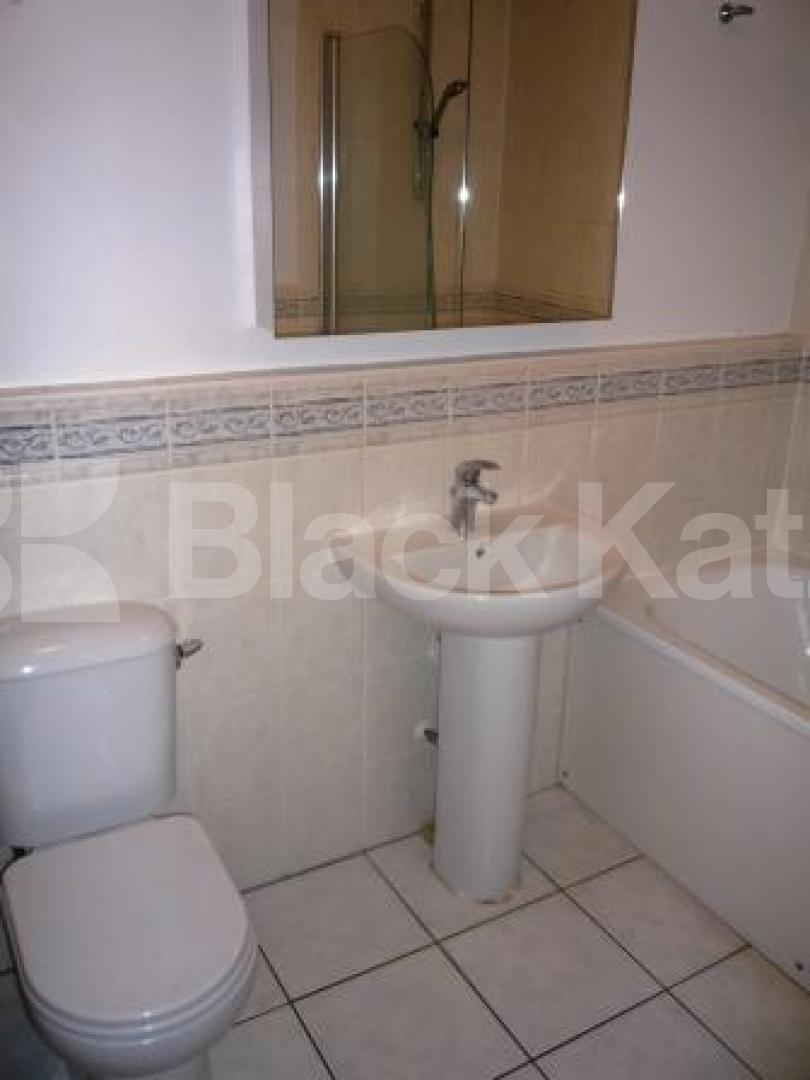 			EXCELLENT PROPERTY!, 2 Bedroom, 1 bath, 1 reception Flat			 Hornsey Lane, HIGHGATE