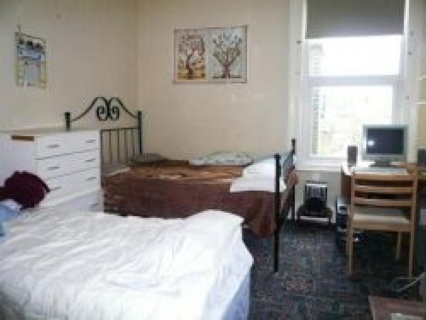 			3 Bedroom, 1 bath, 1 reception Flat			 Sellons Ave, WILLESDEN