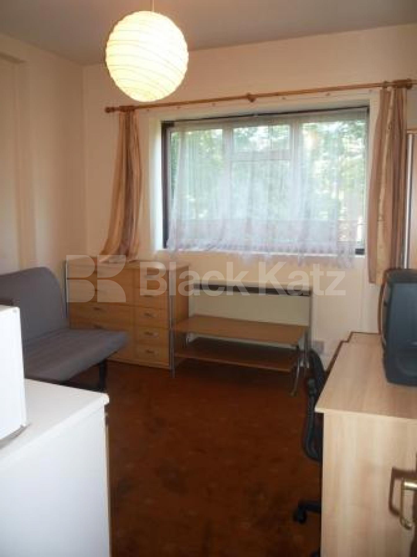 			Studio Apartment, 1 bath, 1 reception Flat			 Hampden Road, HARRINGAY LADDER N8
