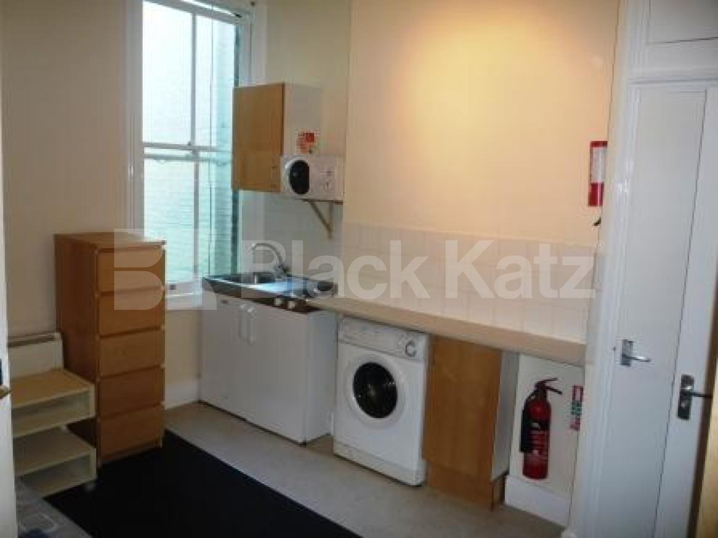 			Studio Apartment, 1 bath, 1 reception Flat			 Milton Road, HIGHGATE