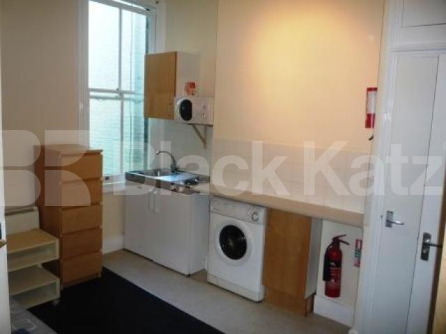 			Studio Apartment, 1 bath, 1 reception Flat			 Milton Road, HIGHGATE