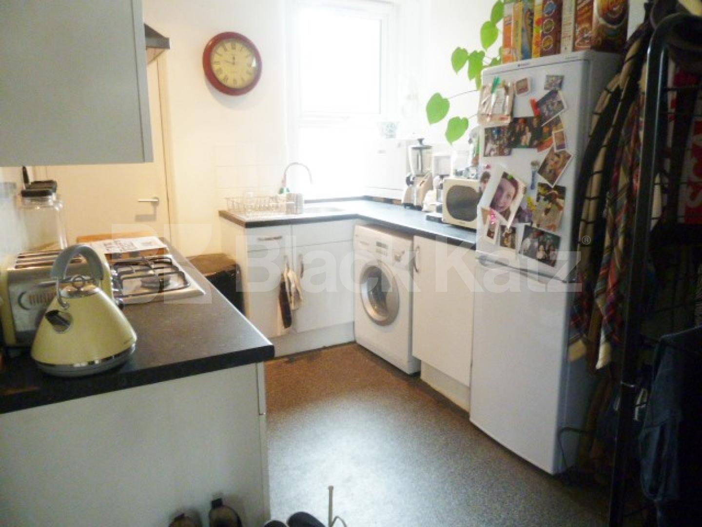 			FANTASTIC ONE BEDROOM FLAT IN A MANSION BLOCK, 1 Bedroom, 1 bath, 1 reception Flat			 TEMPLE DWELLINGS-TEMPLE STREET, BETHNAL GREEN-HACKNEY-LONDON FIELDS