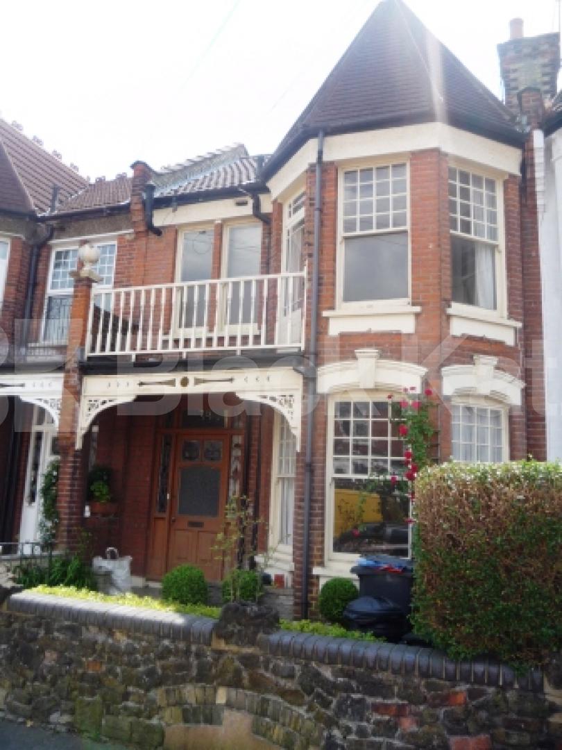 			4 Bedroom, 1 bath, 1 reception House			 Woodside  Road, WOOD GREEN