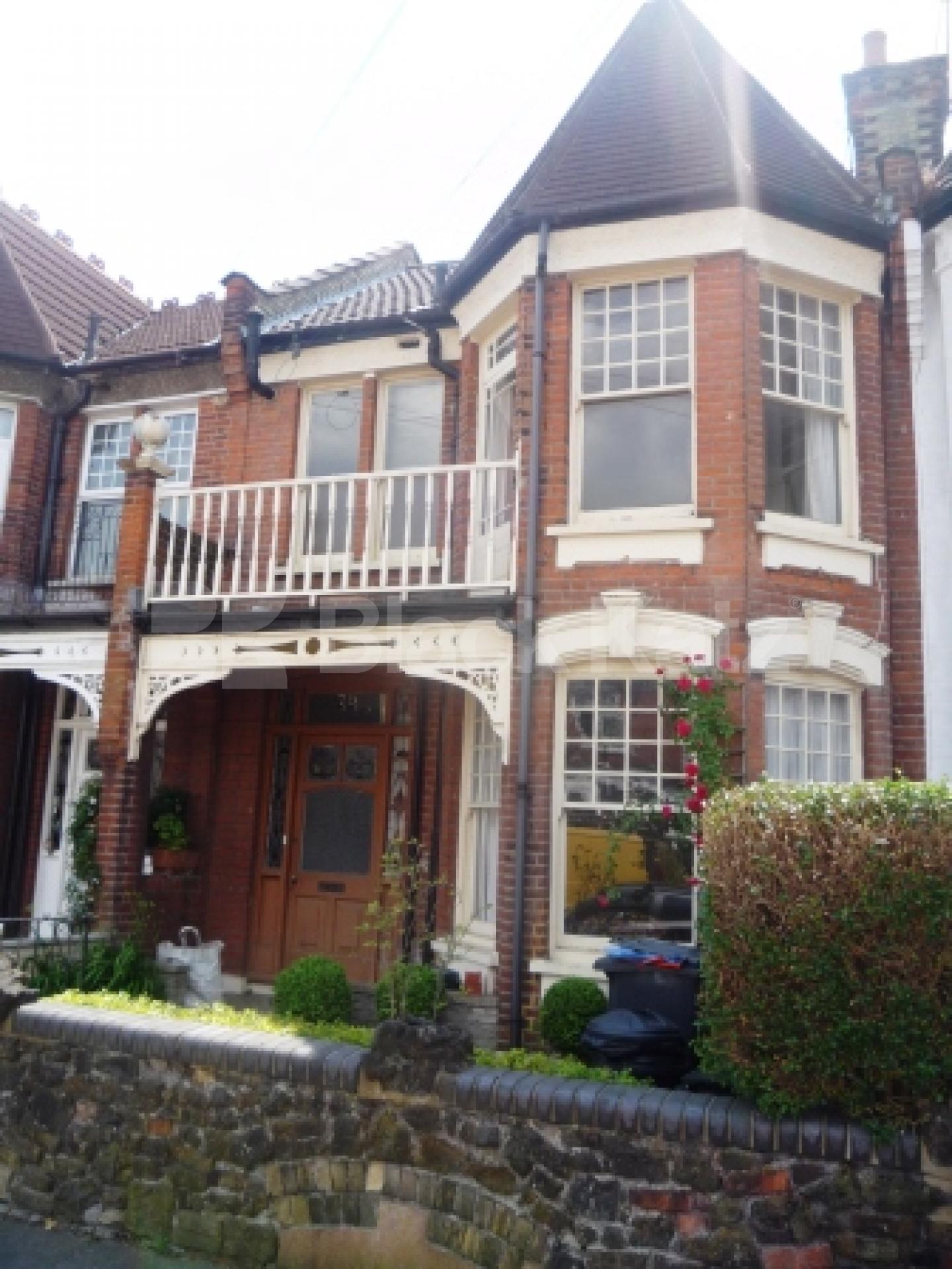 			4 Bedroom, 1 bath, 1 reception House			 Woodside  Road, WOOD GREEN N22