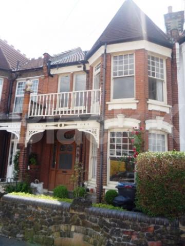 			4 Bedroom, 1 bath, 1 reception House			 Woodside  Road, WOOD GREEN